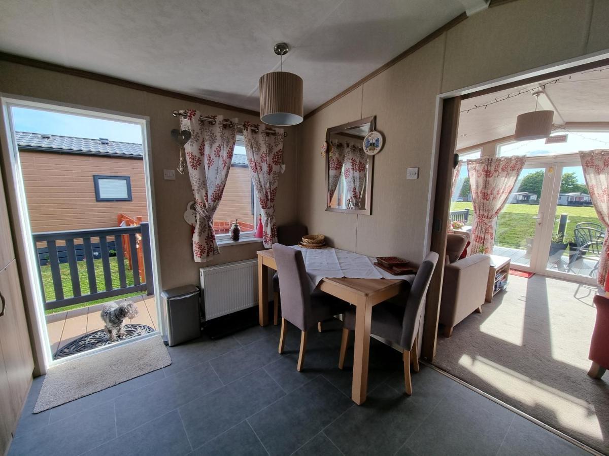 Kimadalyn Villa Forfar Exterior photo