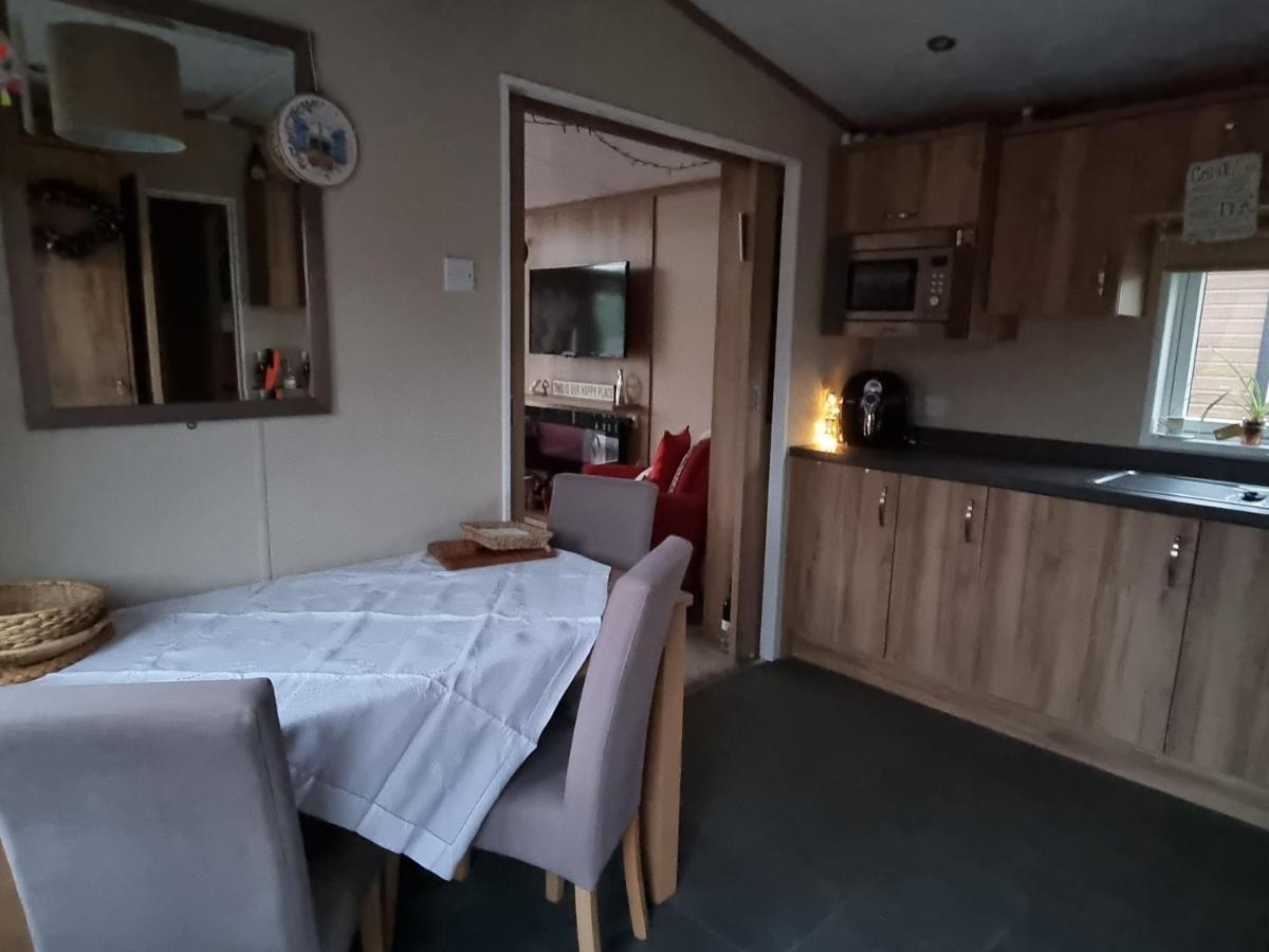 Kimadalyn Villa Forfar Exterior photo